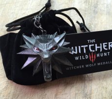 画像13: 高品質 実物撮影【剣無し】 2019ドラマ　The Witcher ウィッチャー リヴィアのゲラルト コスプレ衣装 コスプレ靴  ネックレス コスチューム オーダーメイド (13)